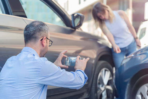 Professional Commercial Auto Insurance technician working in Caruthers, CA